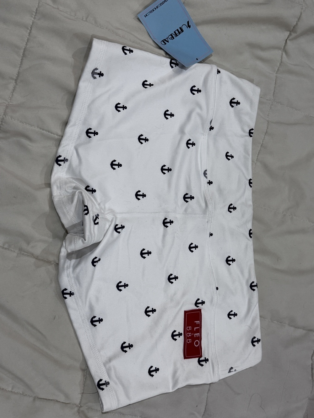 FLEO 585 White Navy Anchors NWT XL